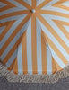 Stribet parasol i gul/hvid med frynser Ø 1,8 m